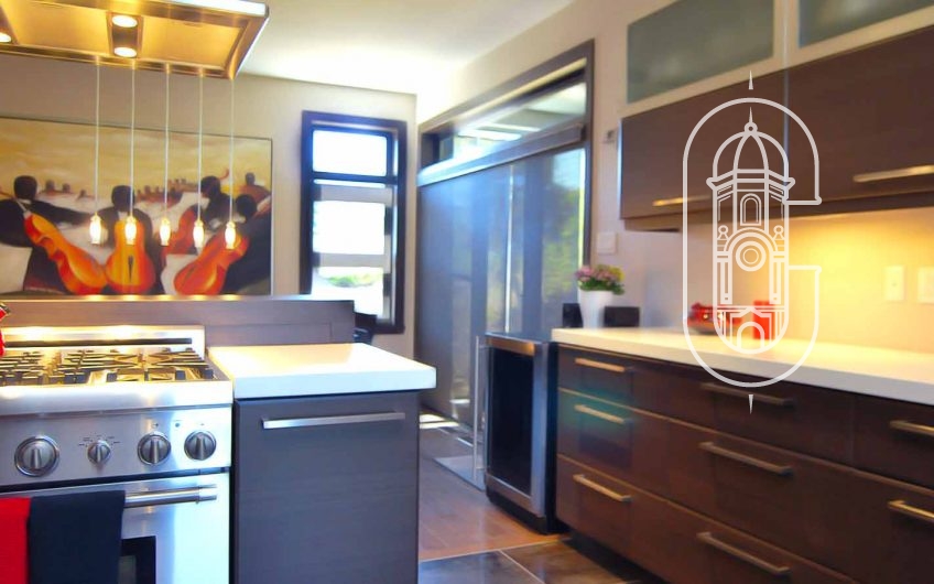 Minimalistički uređen stan sa puno svjetla