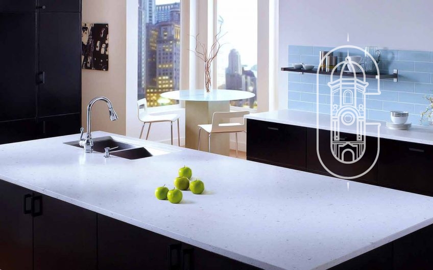 Minimalistički uređen stan sa puno svjetla