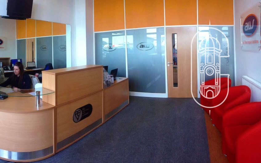 Dvoetažna moderna kuća, potpuno opremljena