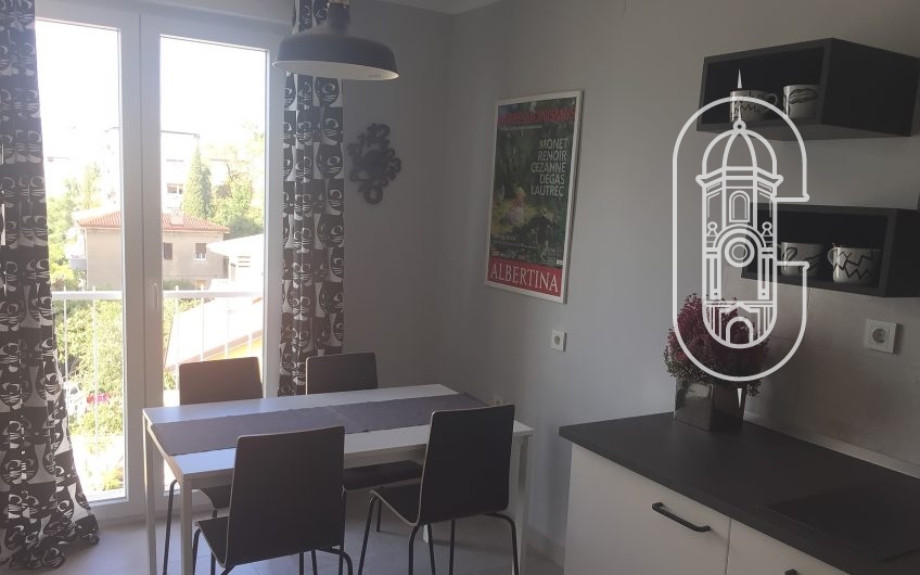 Novoadaptiran stan u neboderu na južnom dijelu Krimeje