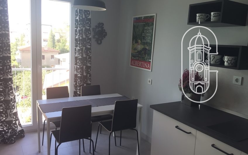 Novoadaptiran stan u neboderu na južnom dijelu Krimeje