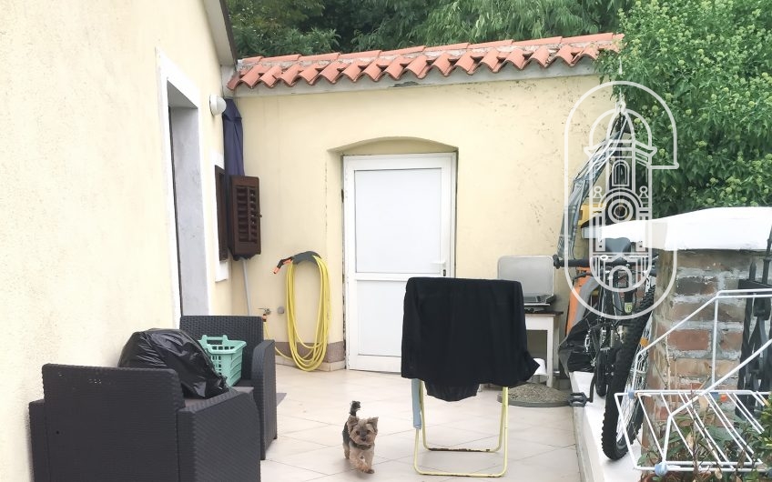 Dvoetažni stan na južnom dijelu Bulevarda, 10 minuta pješke od Korza