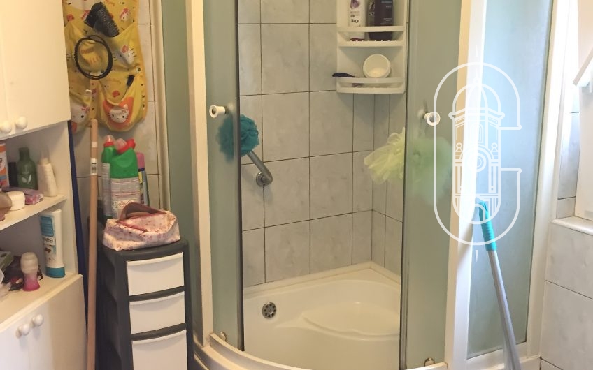 Dvoetažni stan na južnom dijelu Bulevarda, 10 minuta pješke od Korza