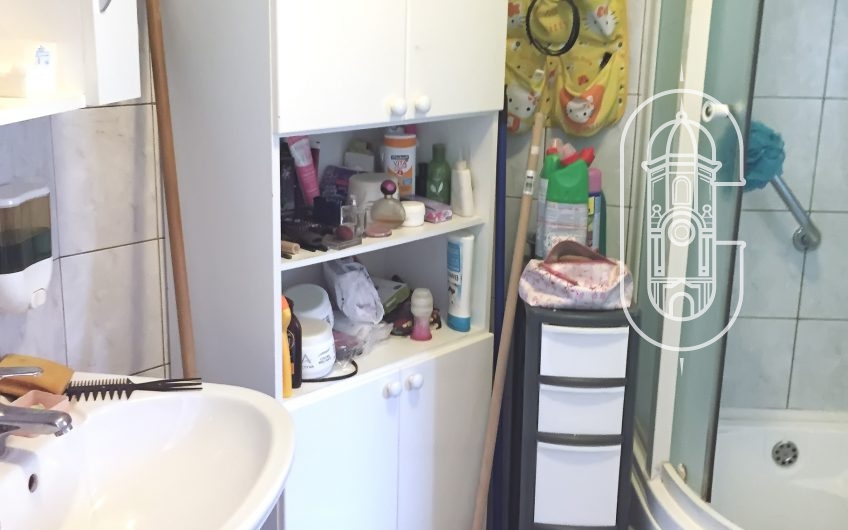 Dvoetažni stan na južnom dijelu Bulevarda, 10 minuta pješke od Korza